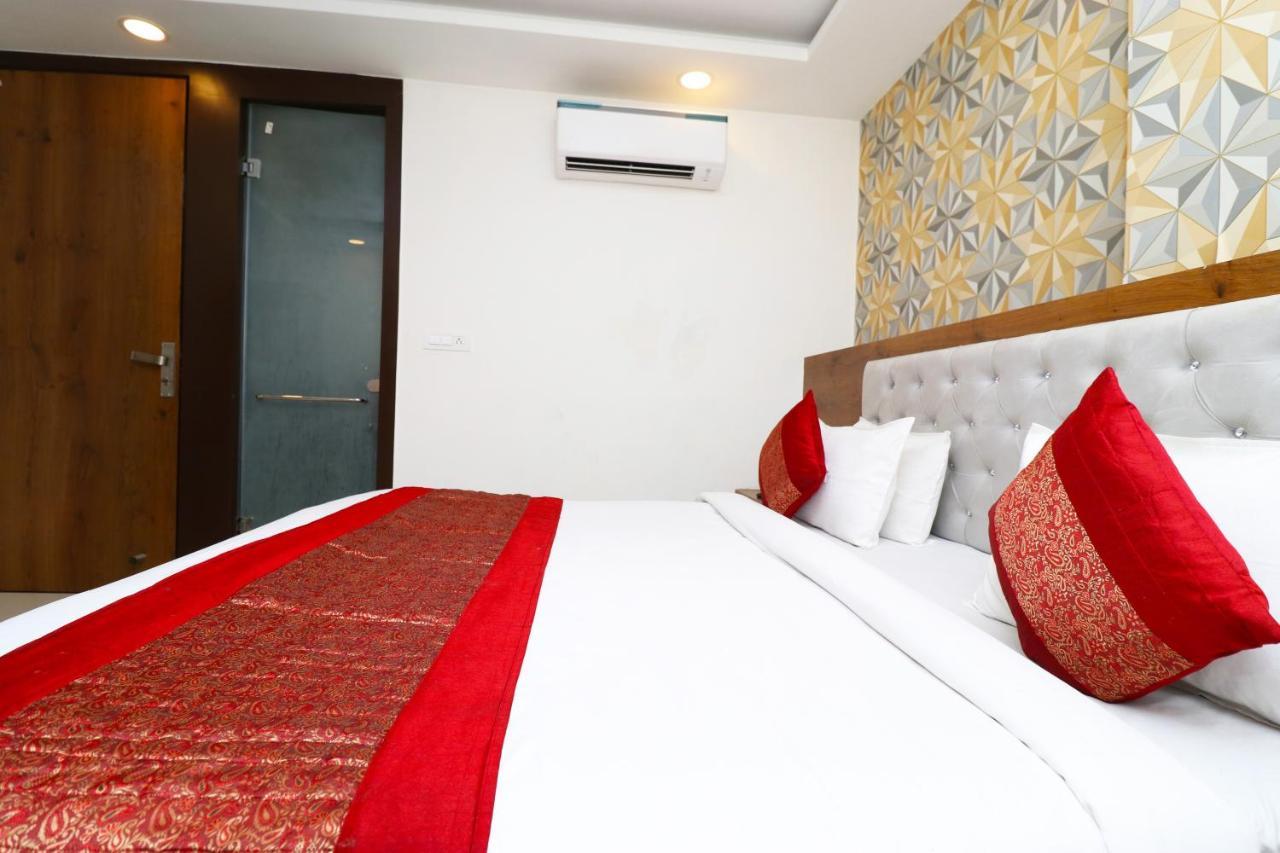 Hotel Belwood Suites - Near New Delhi Airport Eksteriør billede