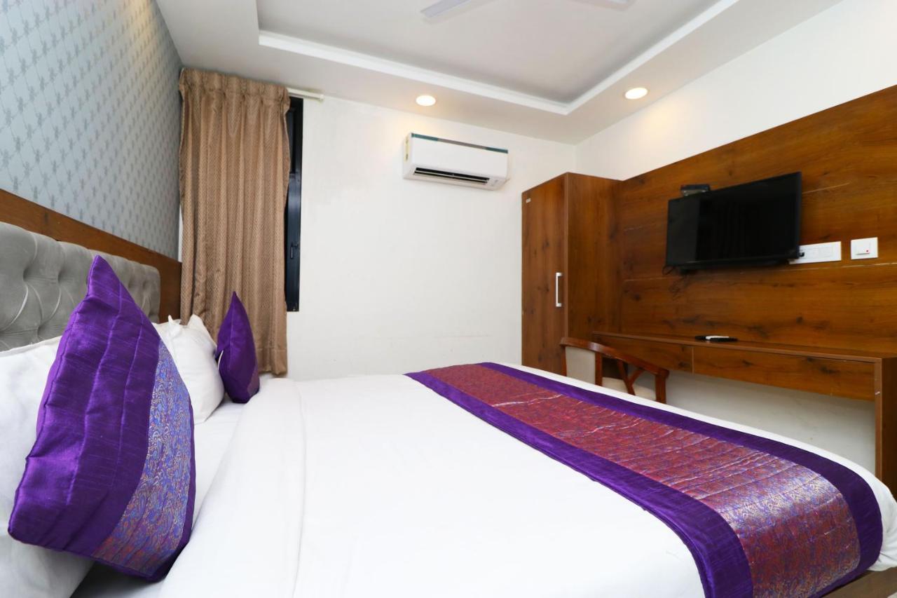 Hotel Belwood Suites - Near New Delhi Airport Eksteriør billede